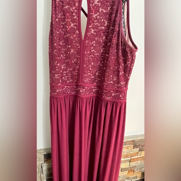 David’s Bridal Lace Keyhole Tie Back Halter Dress - Picture 8 of 8